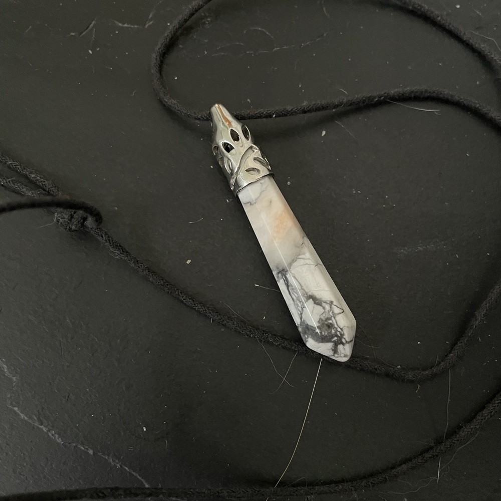 Howlite leather necklace